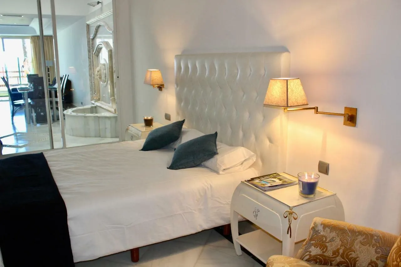 Puerto Banus 2 Bedrooms Oceanfront C Marbella